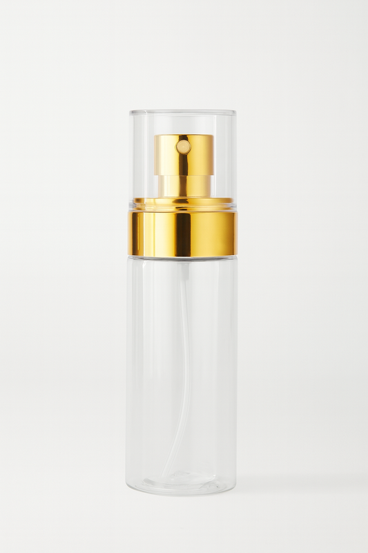 Botella atomizadora de plástico transparente tapa dorada.